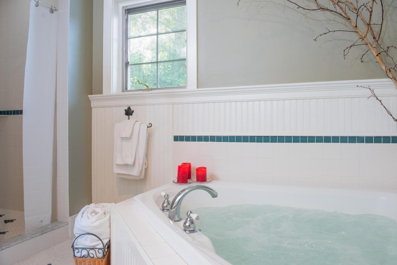Strong House Inn Vergennes エクステリア 写真