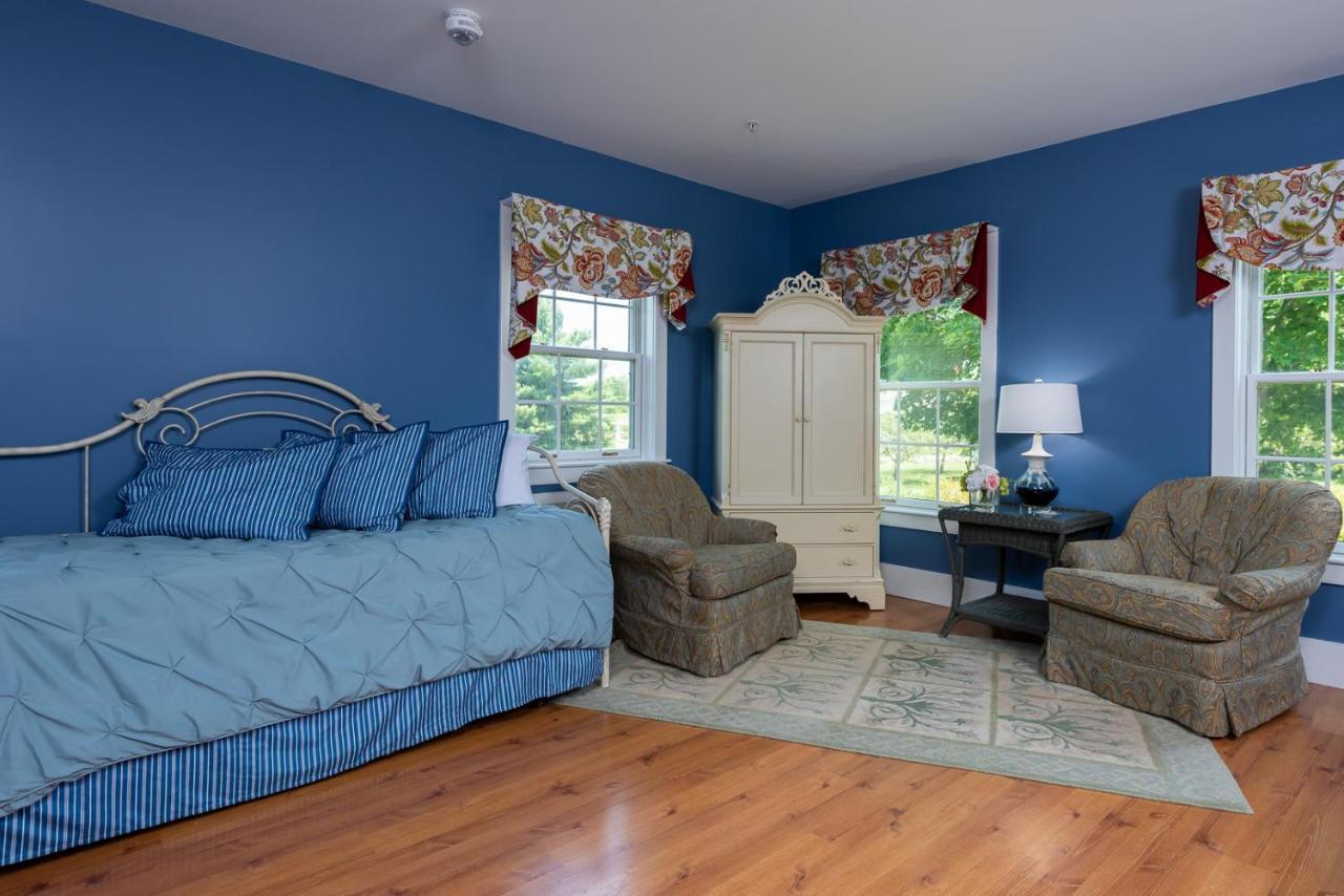 Strong House Inn Vergennes エクステリア 写真