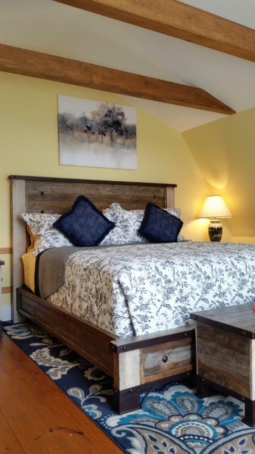 Strong House Inn Vergennes エクステリア 写真